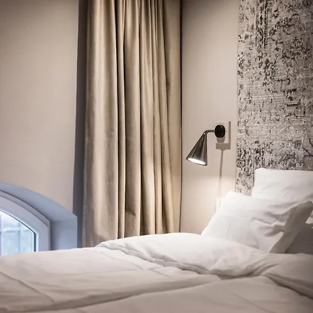 & Goldene Rose Otel
