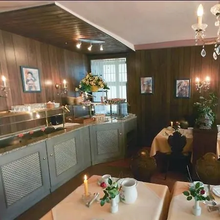 & Goldene Rose Hotel