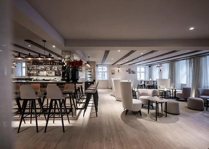 Отель Design Boutique & Goldene Rose 5*
