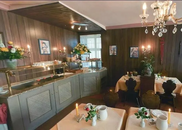 Design Boutique & Goldene Rose فندق